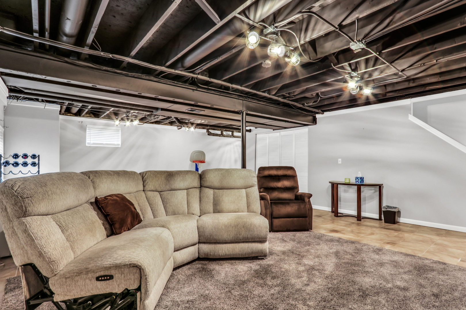4049 Ridge Road Zion, IL 60099 - Photo 24 of 28 a living room with furniture