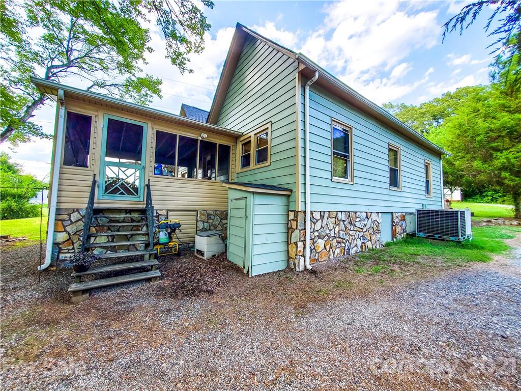 2625 Laboratory Road Lincolnton, NC 28092 - Photo 3 of 20 Gallery Image 3