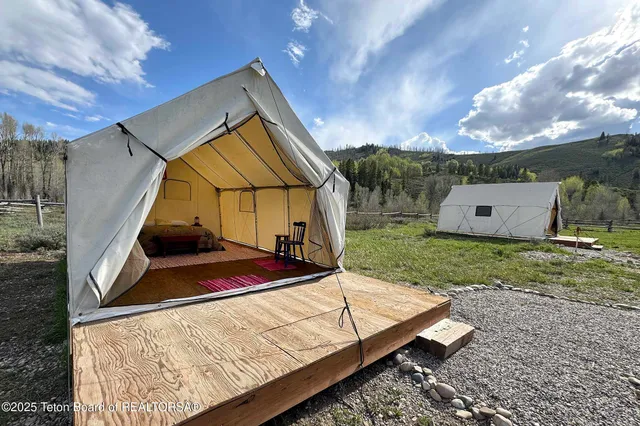 $2,970,000 | 14567 South U Highway, Bondurant, WY 82922