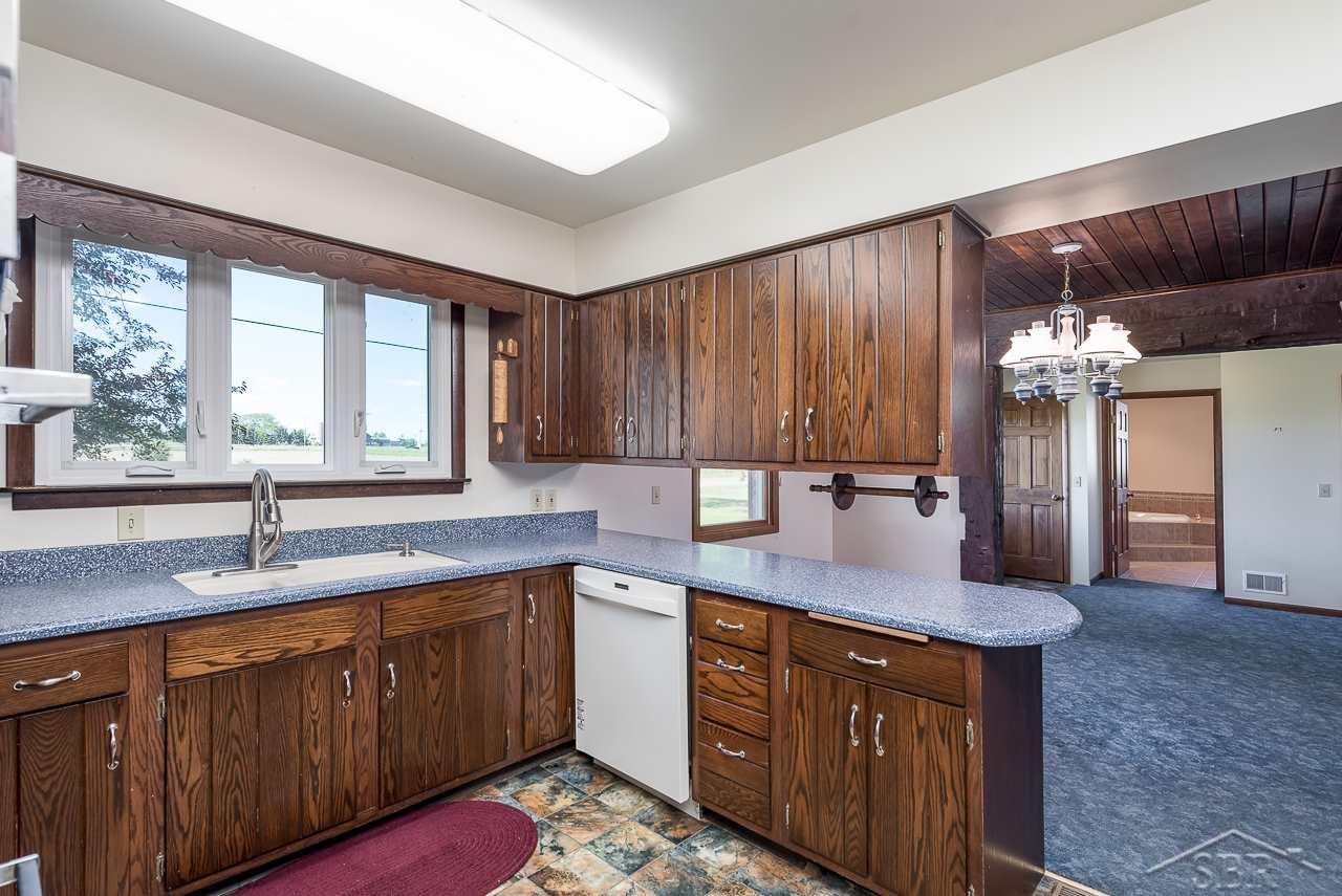9045 Pierce Road Freeland, MI 48623 - Photo 11 of 30 Kitchen