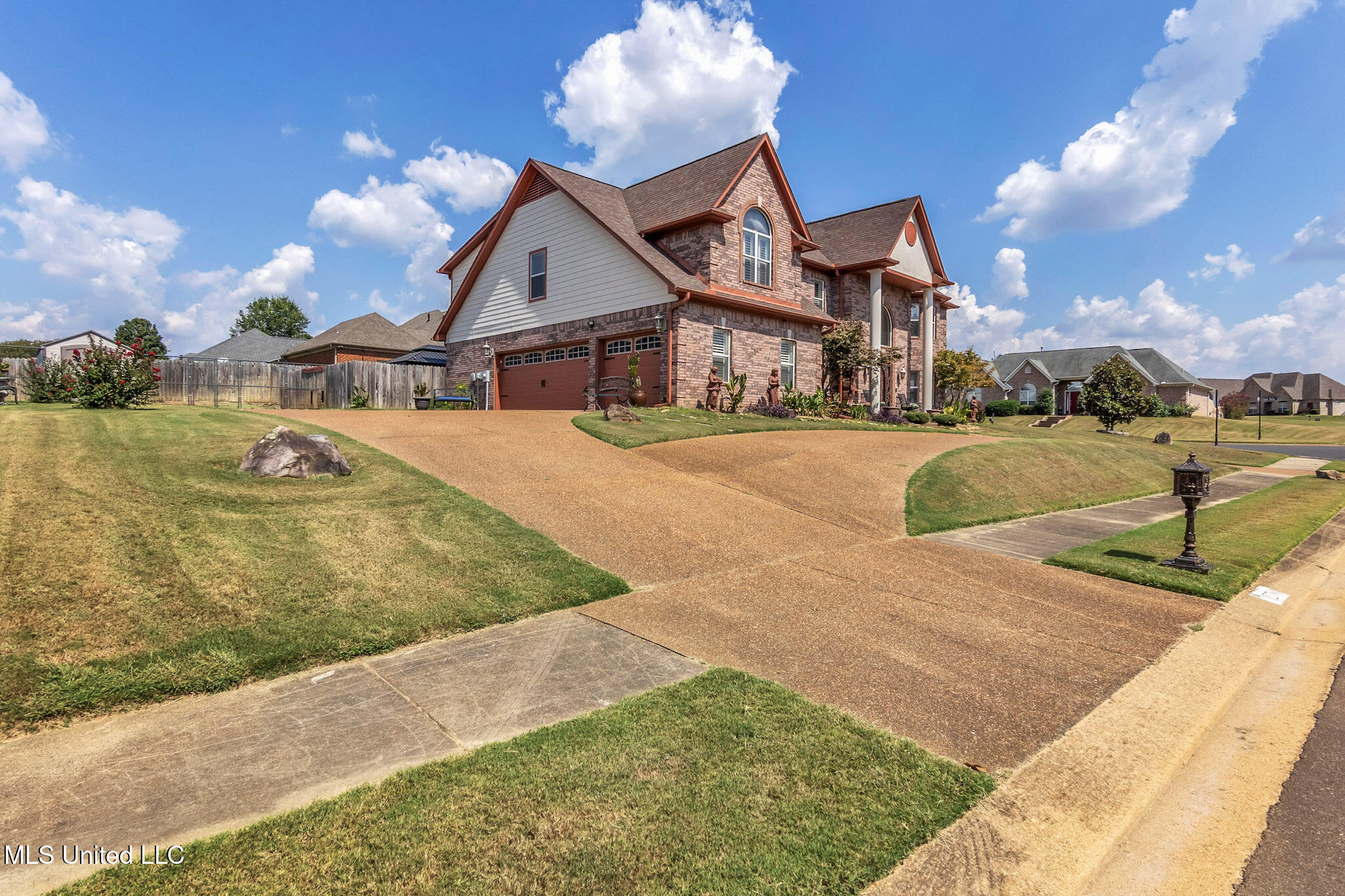12780 Myrtle Bend Loop Olive Branch, MS 38654 - Photo 3 of 25 house side view 2