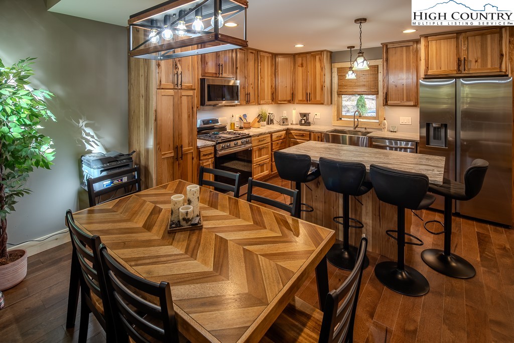 207 Jackpine Road Beech Mountain, NC 28604 - Photo 11 of 34