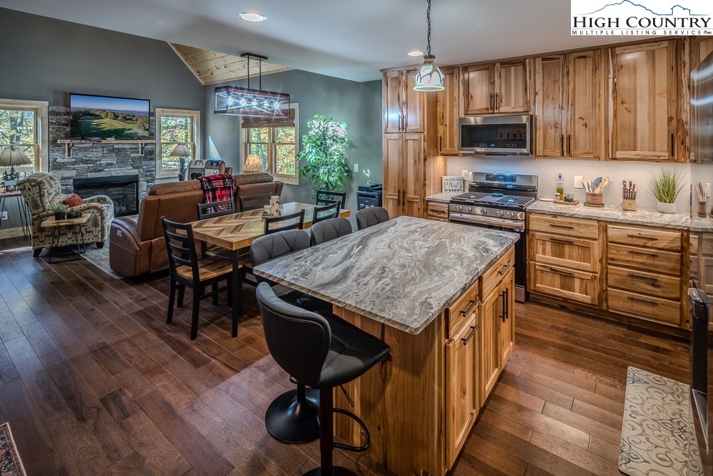 207 Jackpine Road Beech Mountain, NC 28604 - Photo 4 of 34