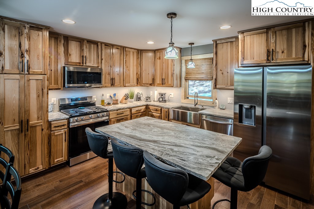 207 Jackpine Road Beech Mountain, NC 28604 - Photo 5 of 34