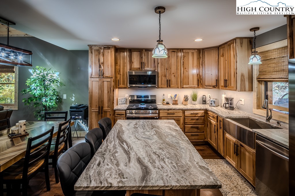 207 Jackpine Road Beech Mountain, NC 28604 - Photo 6 of 34