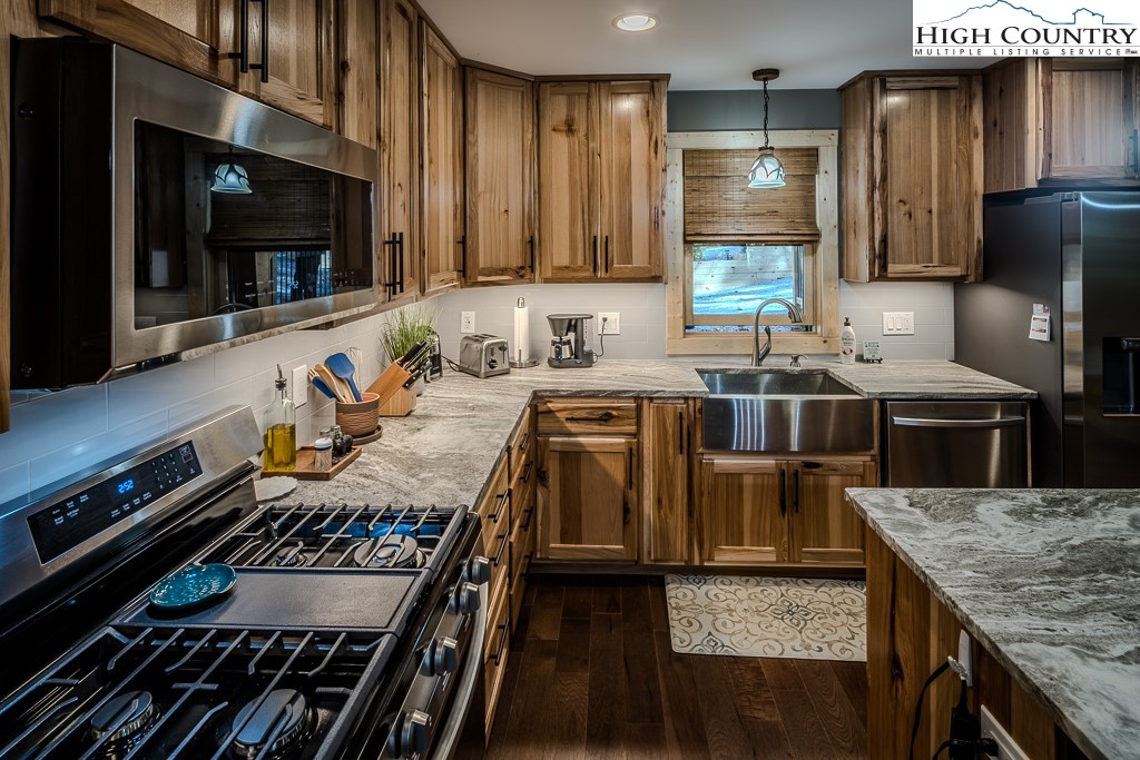 207 Jackpine Road Beech Mountain, NC 28604 - Photo 7 of 34