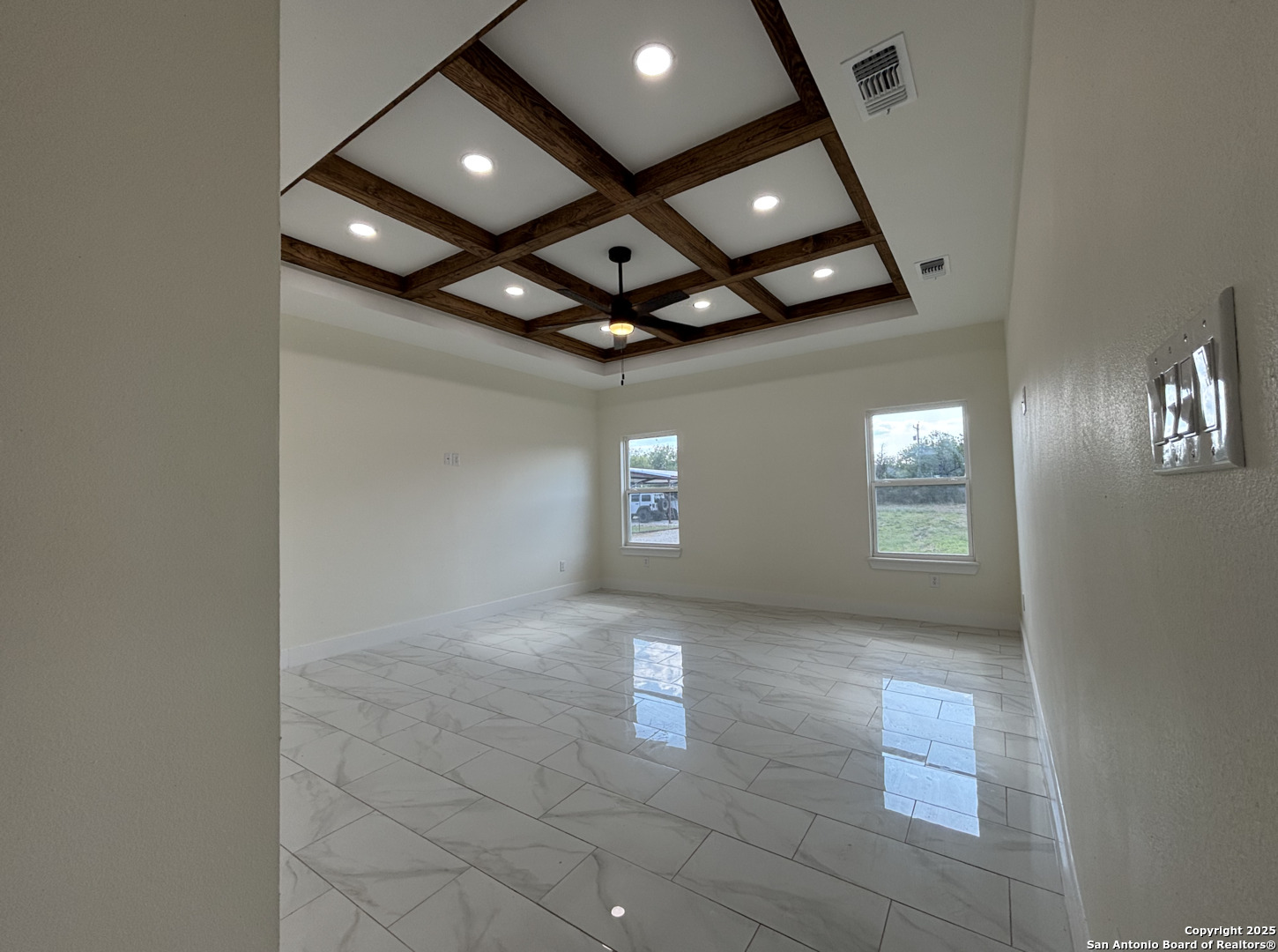 809 North Camp Street Uvalde, TX 78801 - Photo 17 of 30 a view of an entryway