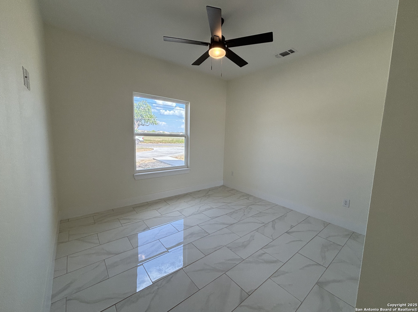 809 North Camp Street Uvalde, TX 78801 - Photo 27 of 30 an empty room with windows and fan