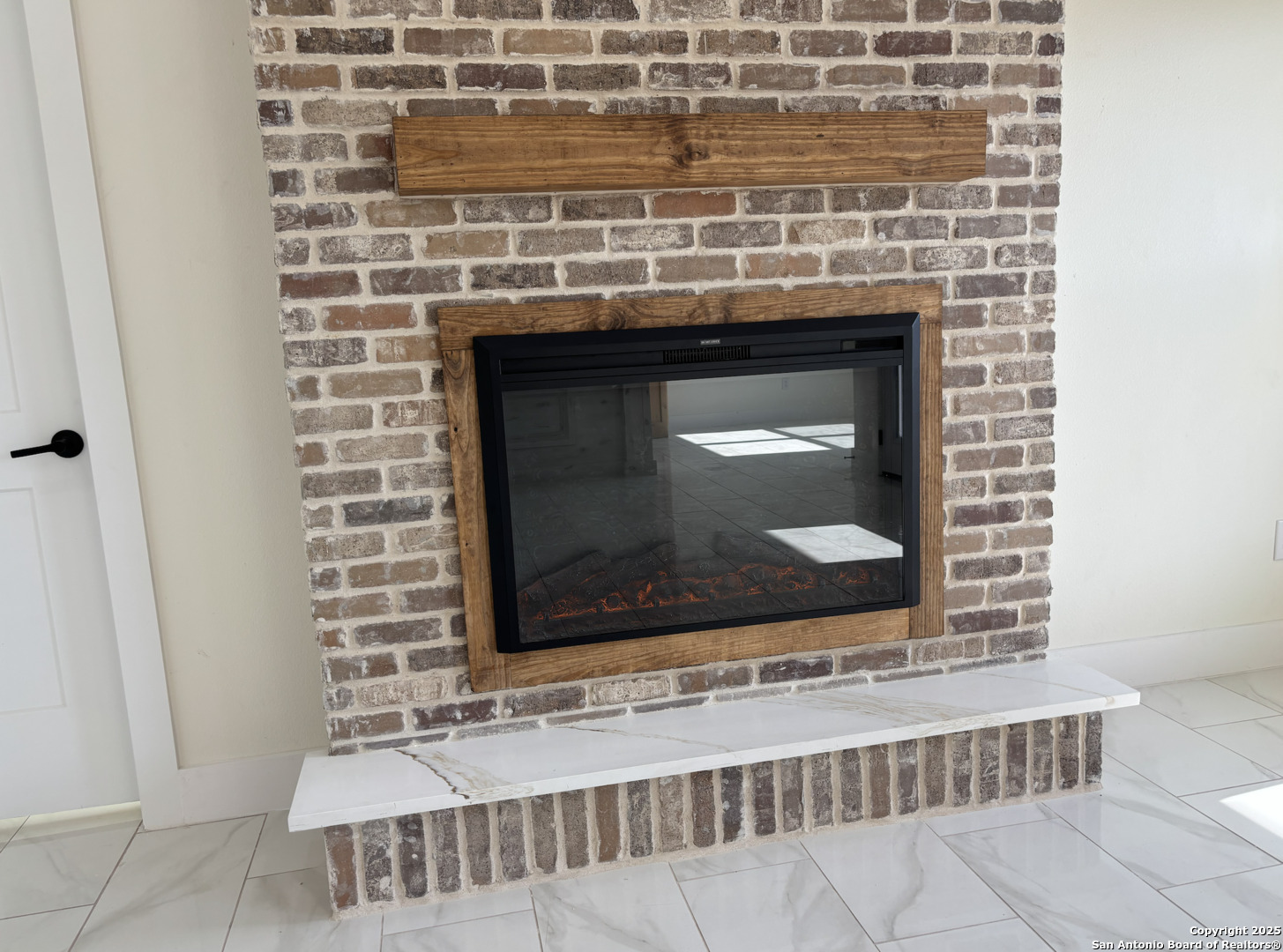 809 North Camp Street Uvalde, TX 78801 - Photo 7 of 30 a fireplace with a clock