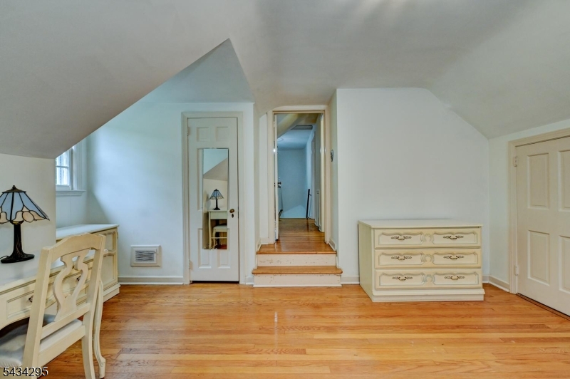328 Plymouth Road Union, NJ 07083 - Photo 27 of 32