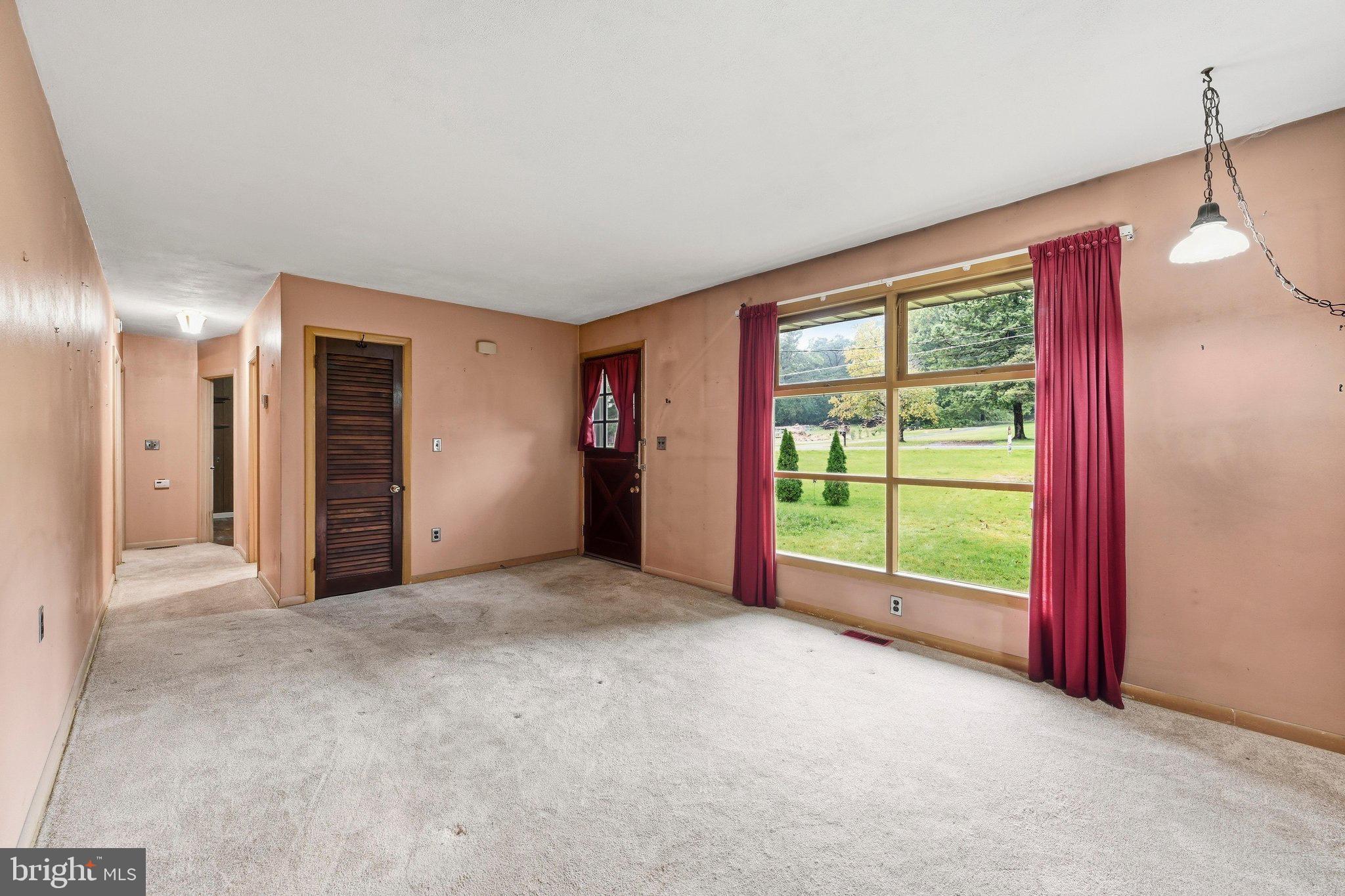 140 Wanner Road Reading, PA 19606 - Photo 6 of 25 Living Room