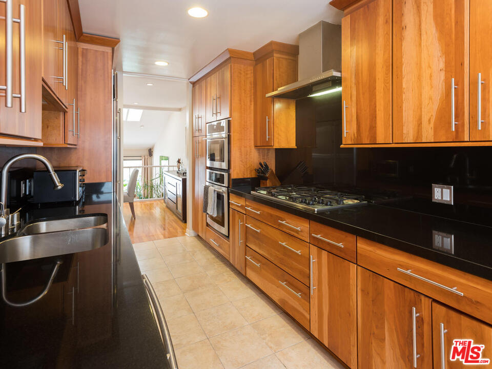 13360 Maxella Avenue, Unit 3 Marina del Rey, CA 90292 - Photo 11 of 19