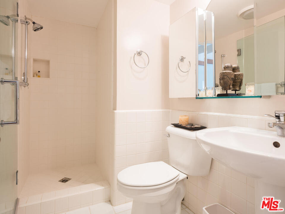 13360 Maxella Avenue, Unit 3 Marina del Rey, CA 90292 - Photo 13 of 19