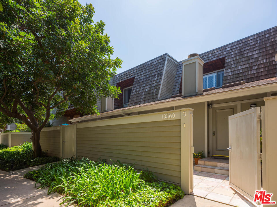 13360 Maxella Avenue, Unit 3 Marina del Rey, CA 90292 - Photo 3 of 19