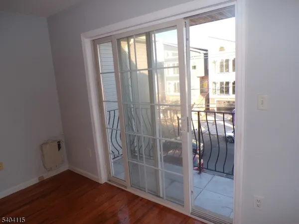 $2,850 | 439 South 11th Street, Unit 2, Newark, NJ 07103