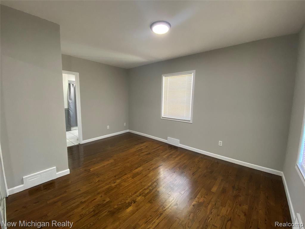 5521 Calkins Road Flint, MI 48532 - Photo 14 of 38