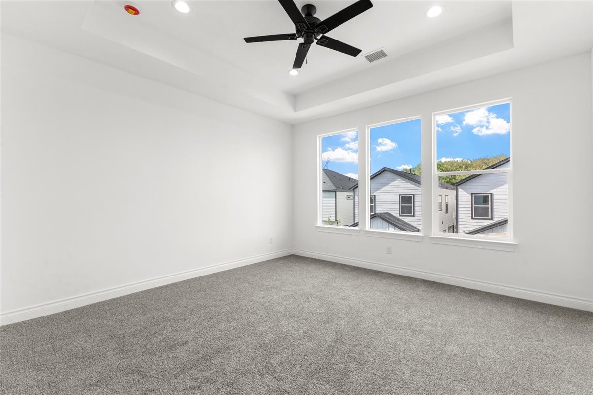 311 Tennessee Street Houston, TX 77029 - Photo 13 of 38 a view of an empty room with a window