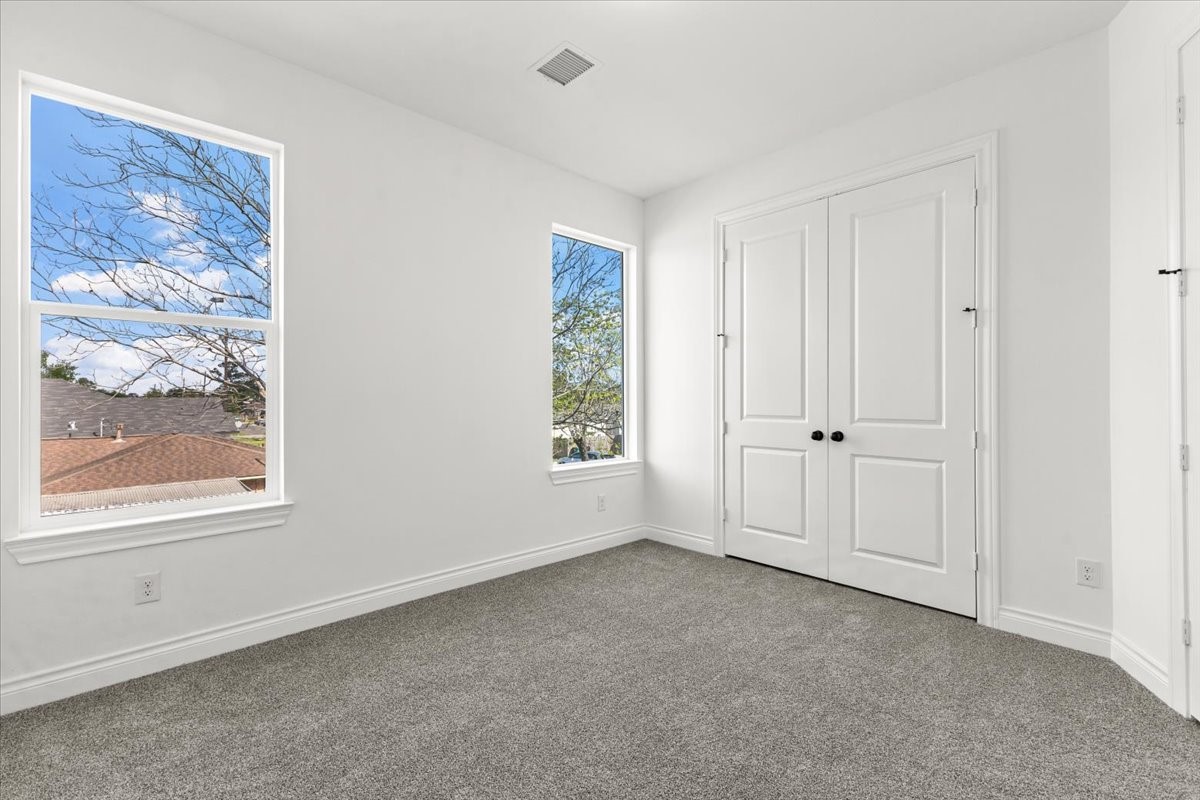 311 Tennessee Street Houston, TX 77029 - Photo 15 of 38 a view of an empty room with a window