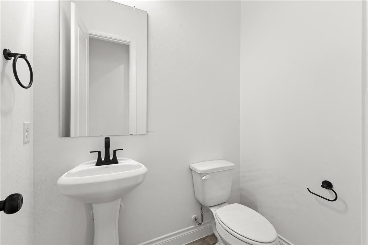 311 Tennessee Street Houston, TX 77029 - Photo 29 of 38 a bathroom with a toilet sink and mirror