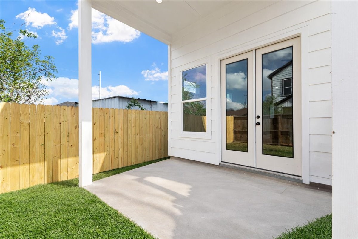 311 Tennessee Street Houston, TX 77029 - Photo 37 of 38 a view of a porch with a door