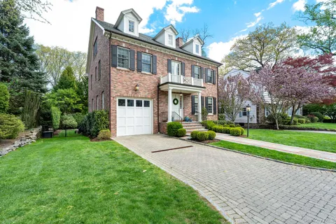 $3,395,000 | 38 Forest Lane, Bronxville, NY 10708