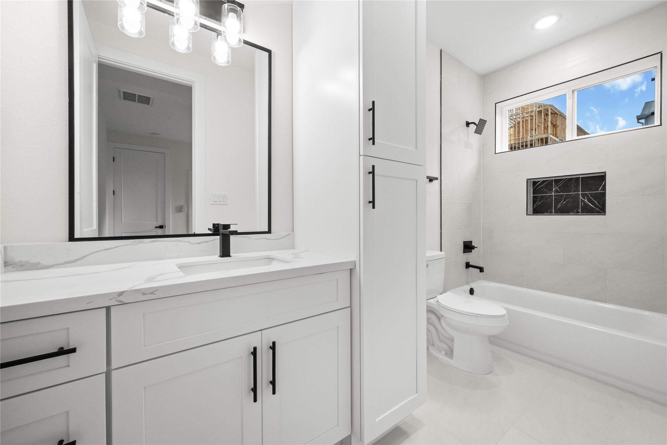3335 Kilgore Street Houston, TX 77021 - Photo 7 of 27 Ensuite of 1st level bedroom