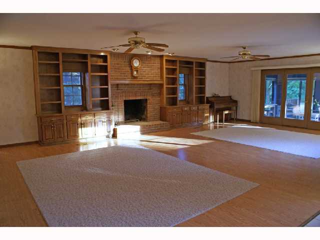 6837 Ravine Circle Columbus, OH 43085 - Photo 2 of 11
