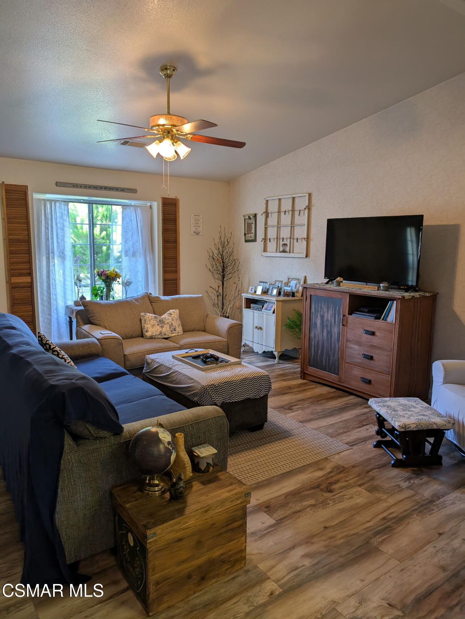 282 Pinon Way Red Bluff, CA 96080 - Photo 15 of 27 living room