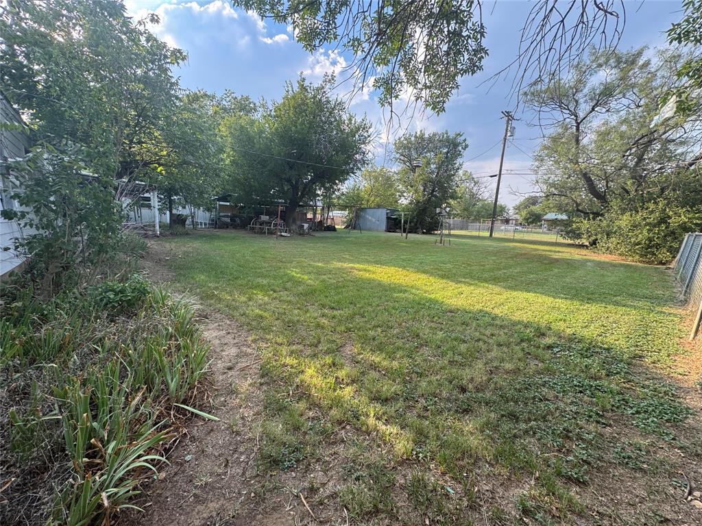 832 Rose Street Albany, TX 76430 - Photo 6 of 7