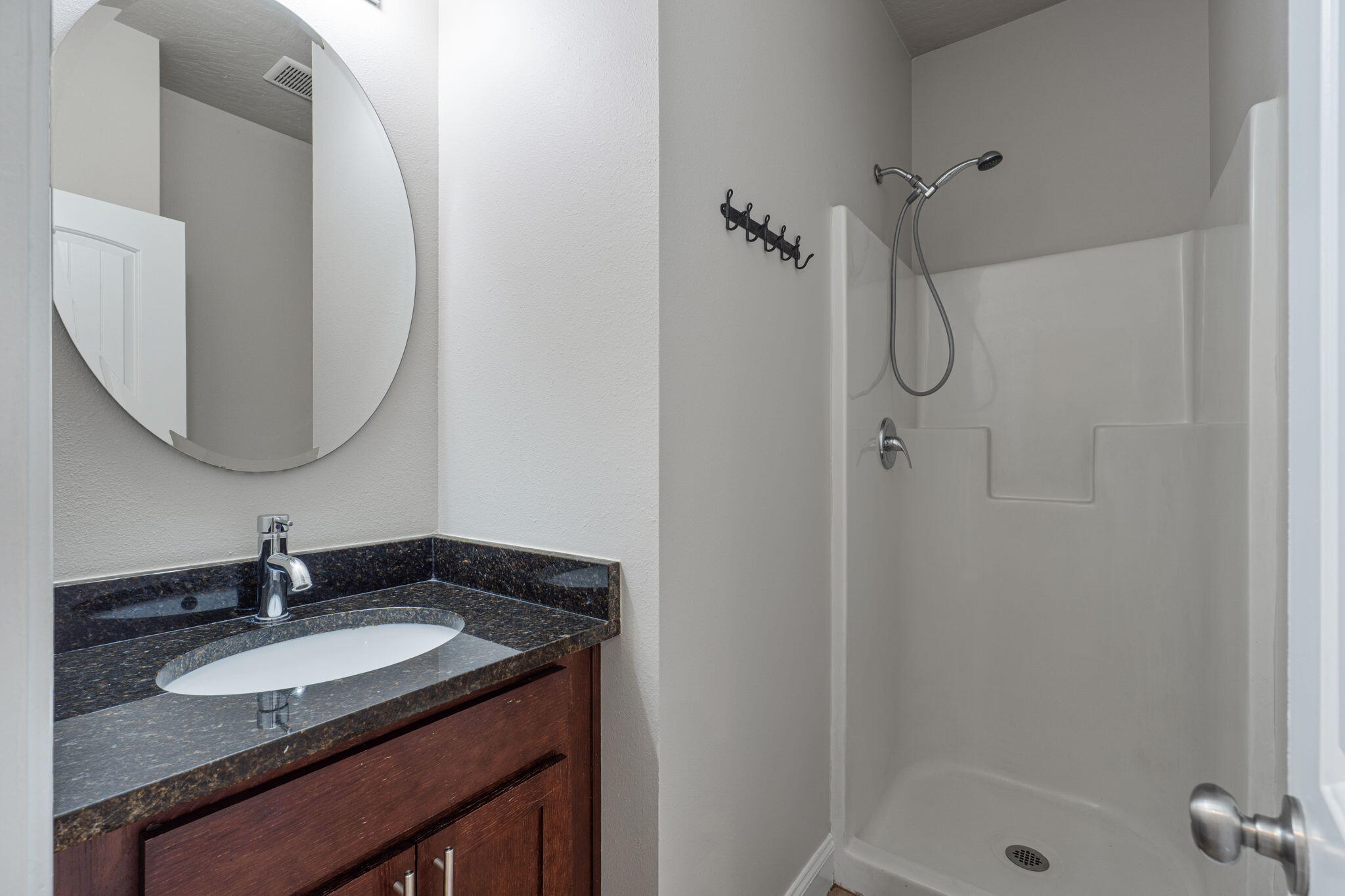 4616 Hermosa Road Crestview, FL 32539 - Photo 16 of 34 1 of 3 full baths