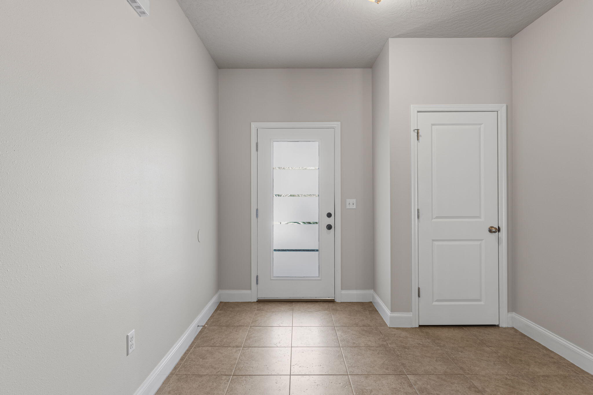4616 Hermosa Road Crestview, FL 32539 - Photo 4 of 34 Front entrance, coat closet