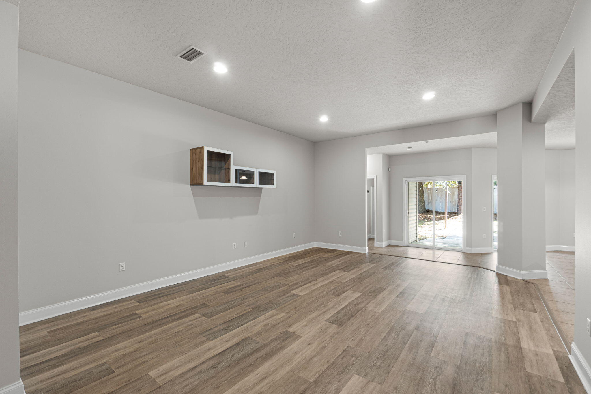 4616 Hermosa Road Crestview, FL 32539 - Photo 6 of 34 Living room, LVP flooring