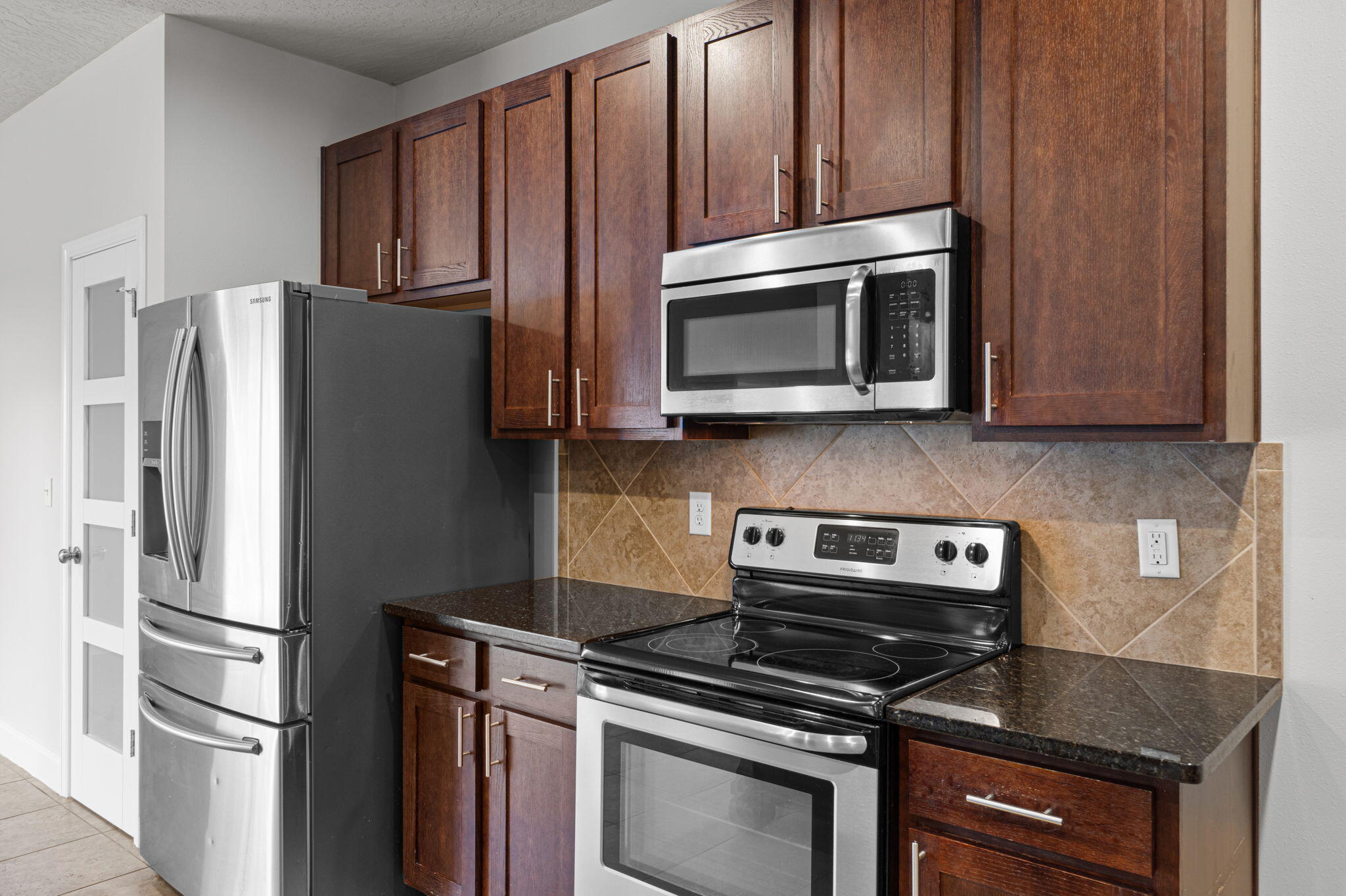 4616 Hermosa Road Crestview, FL 32539 - Photo 7 of 34 Ample cabinet space