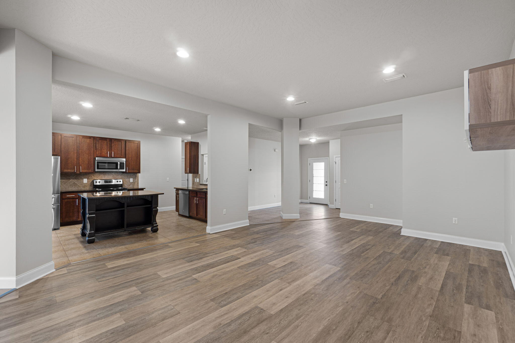 4616 Hermosa Road Crestview, FL 32539 - Photo 10 of 34 Living room into kitchen