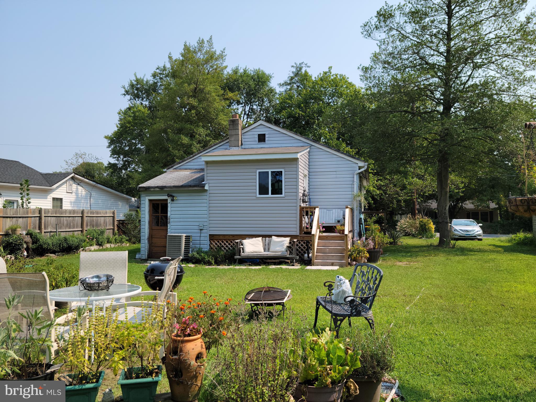 7814 E Road Pasadena, MD 21122 - Photo 8 of 16 Newer steps at rear