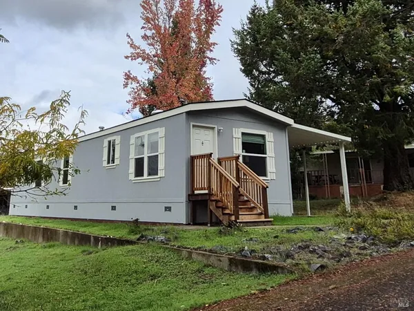 a view of a house with backyard