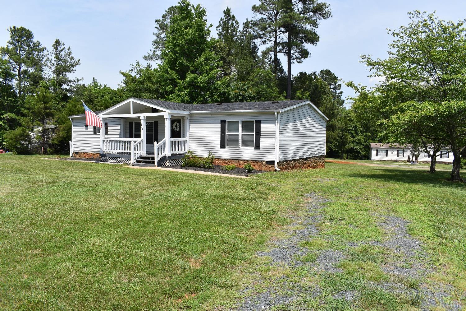 523 Possum Island Road Madison Heights, VA 24572 - Photo 3 of 31 Gallery Image 3