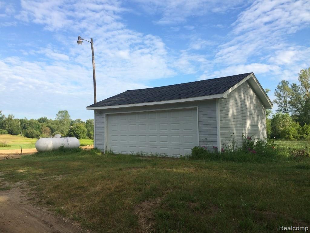 10555 Antcliff Road Fowlerville, MI 48836 - Photo 2 of 28