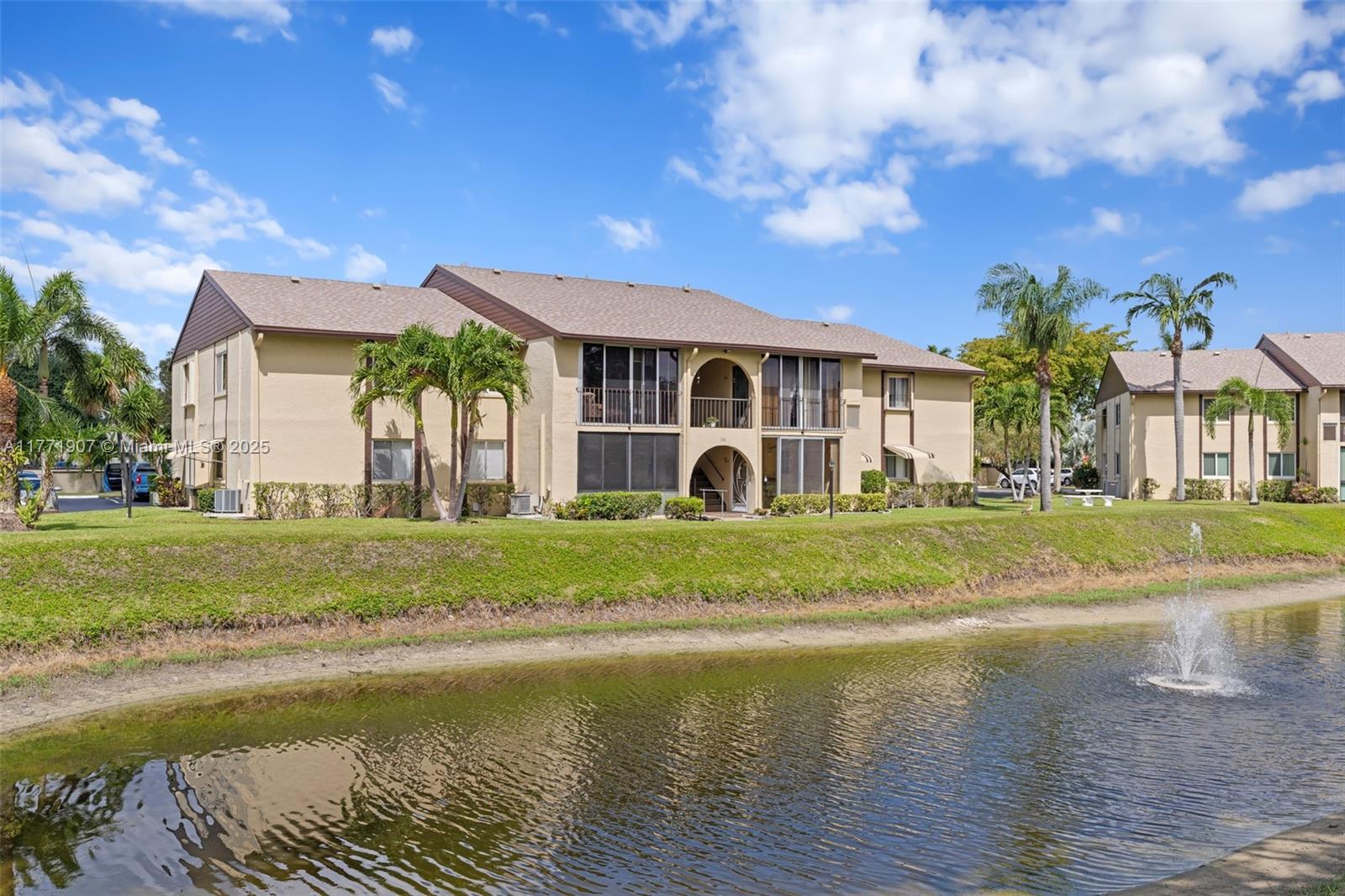 336 Pine Ridge Circle, Unit B1 Greenacres, FL 33463 - Photo 27 of 35
