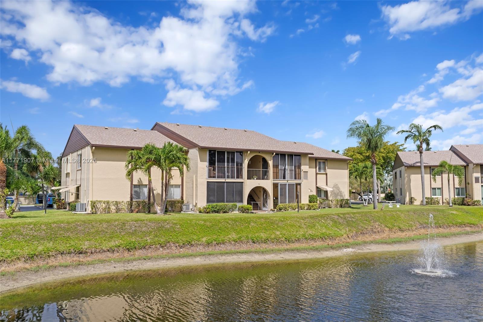 336 Pine Ridge Circle, Unit B1 Greenacres, FL 33463 - Photo 28 of 35