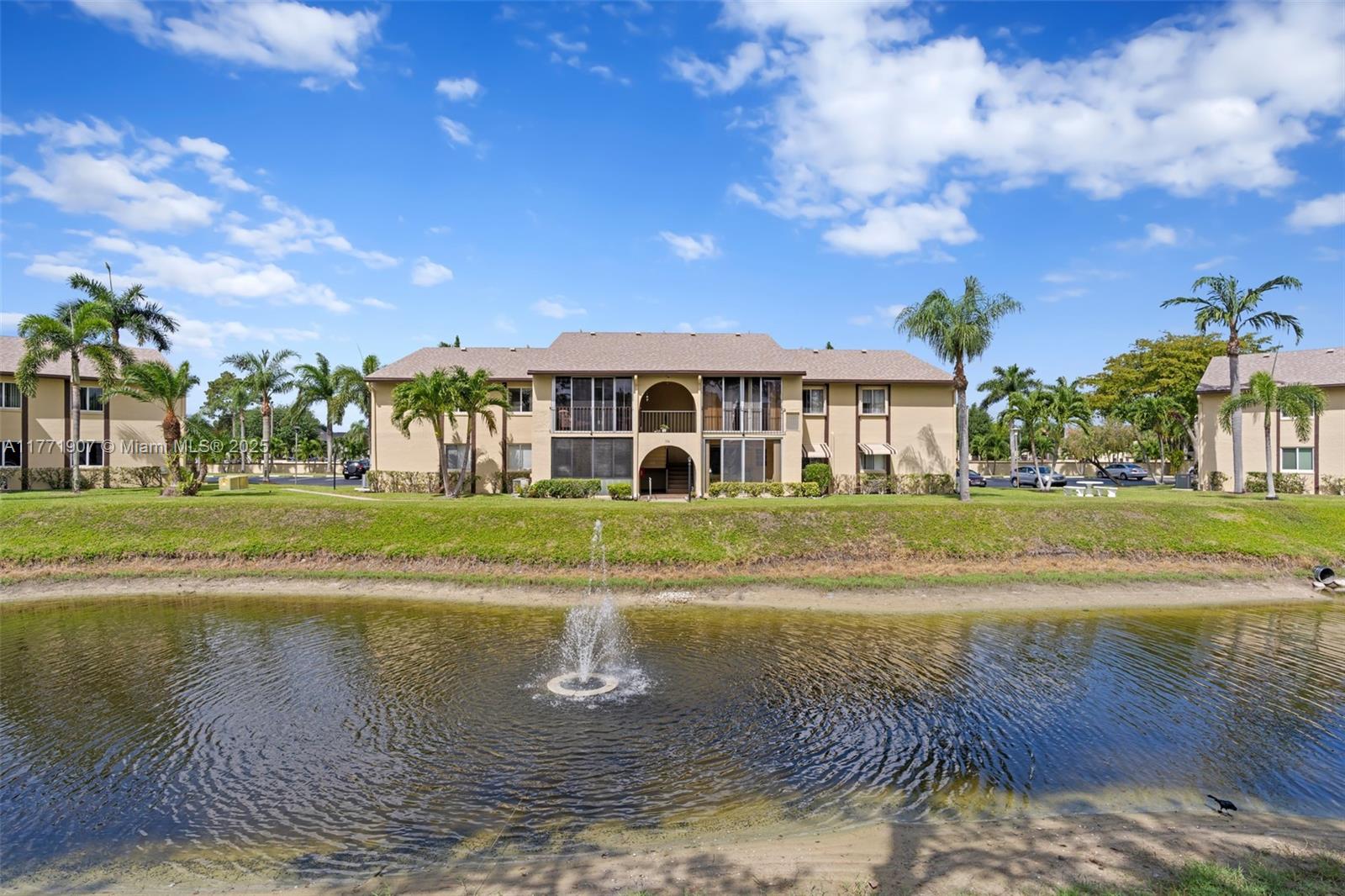 336 Pine Ridge Circle, Unit B1 Greenacres, FL 33463 - Photo 3 of 35