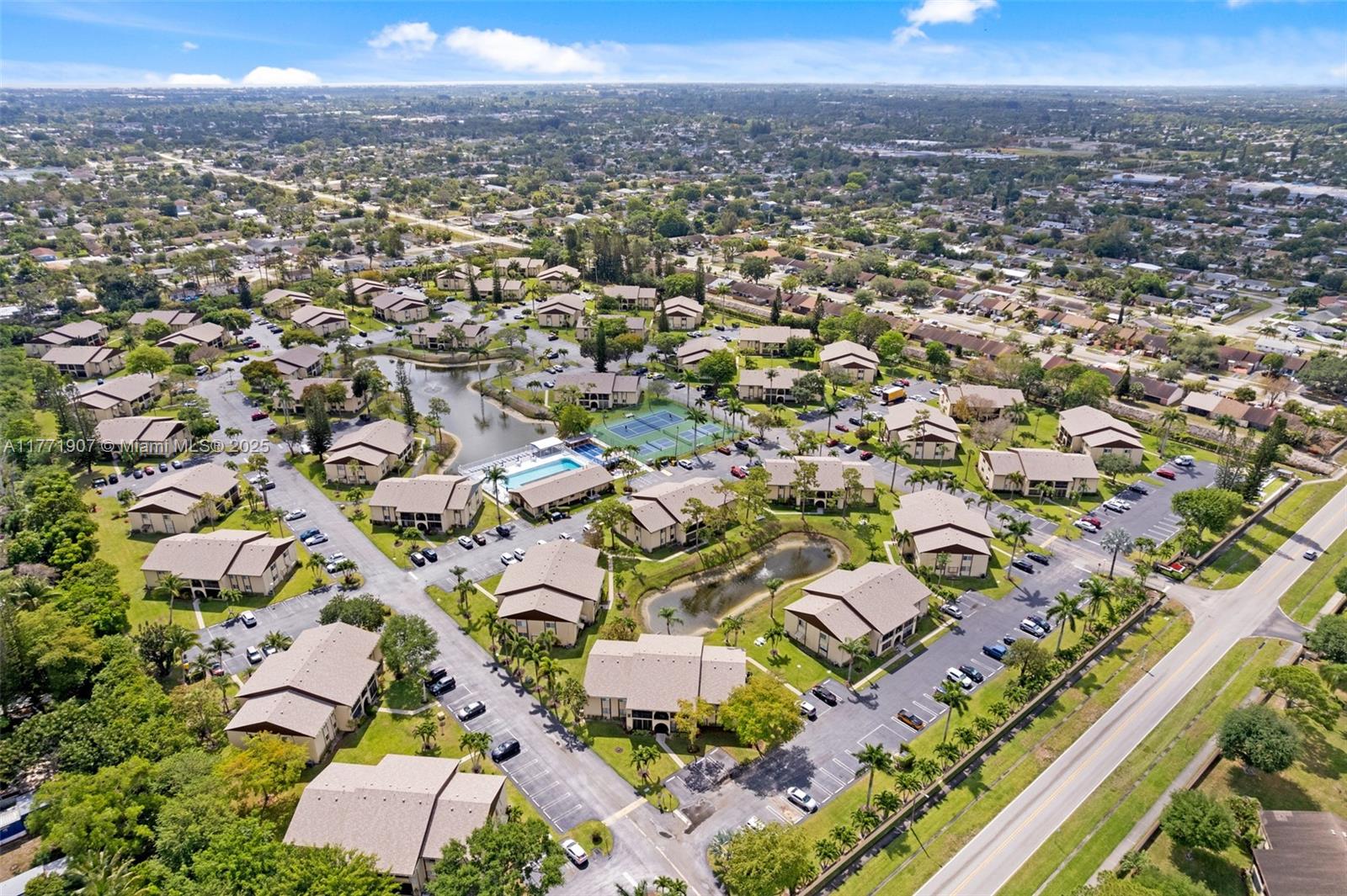 336 Pine Ridge Circle, Unit B1 Greenacres, FL 33463 - Photo 31 of 35