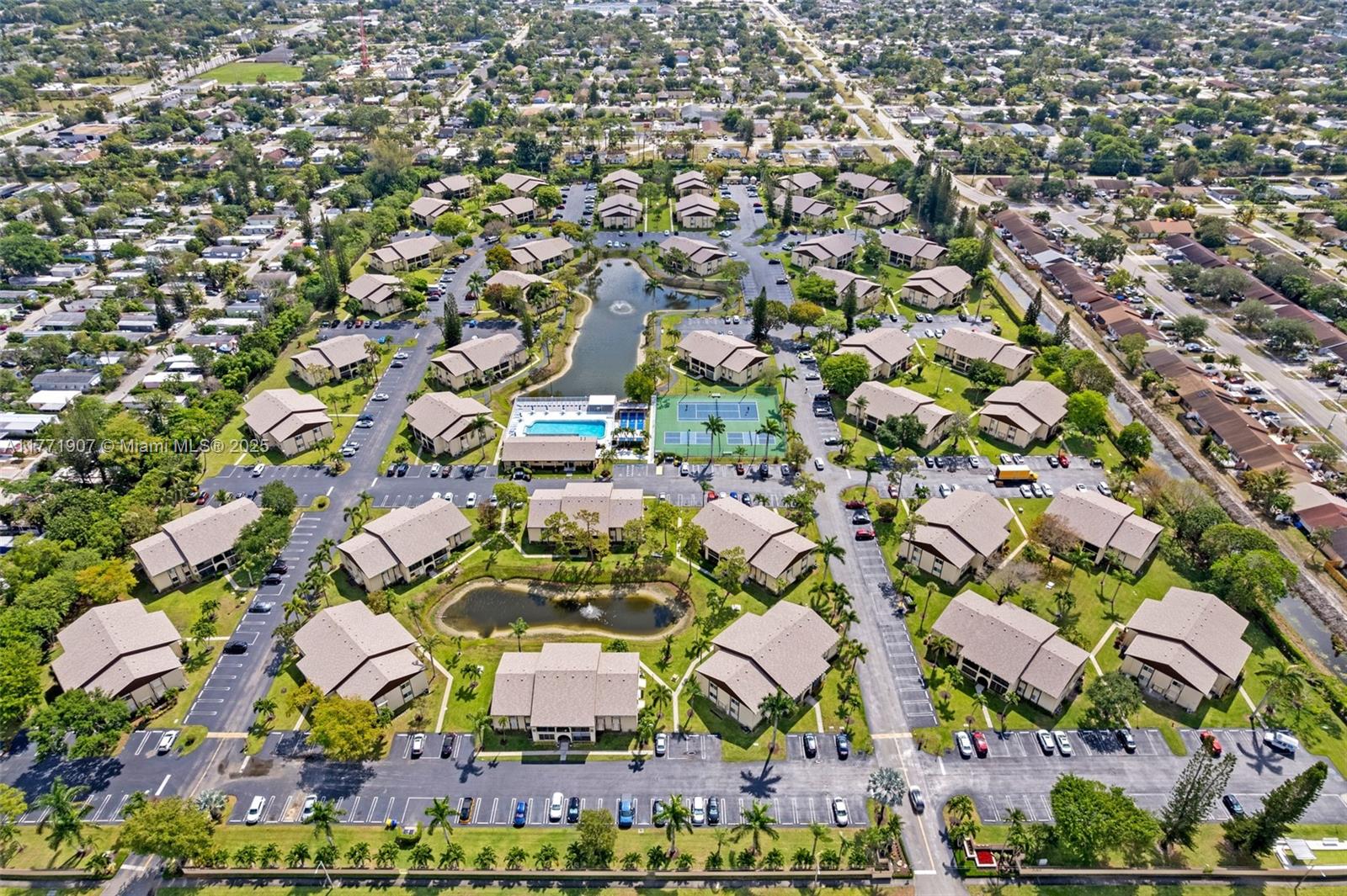 336 Pine Ridge Circle, Unit B1 Greenacres, FL 33463 - Photo 33 of 35