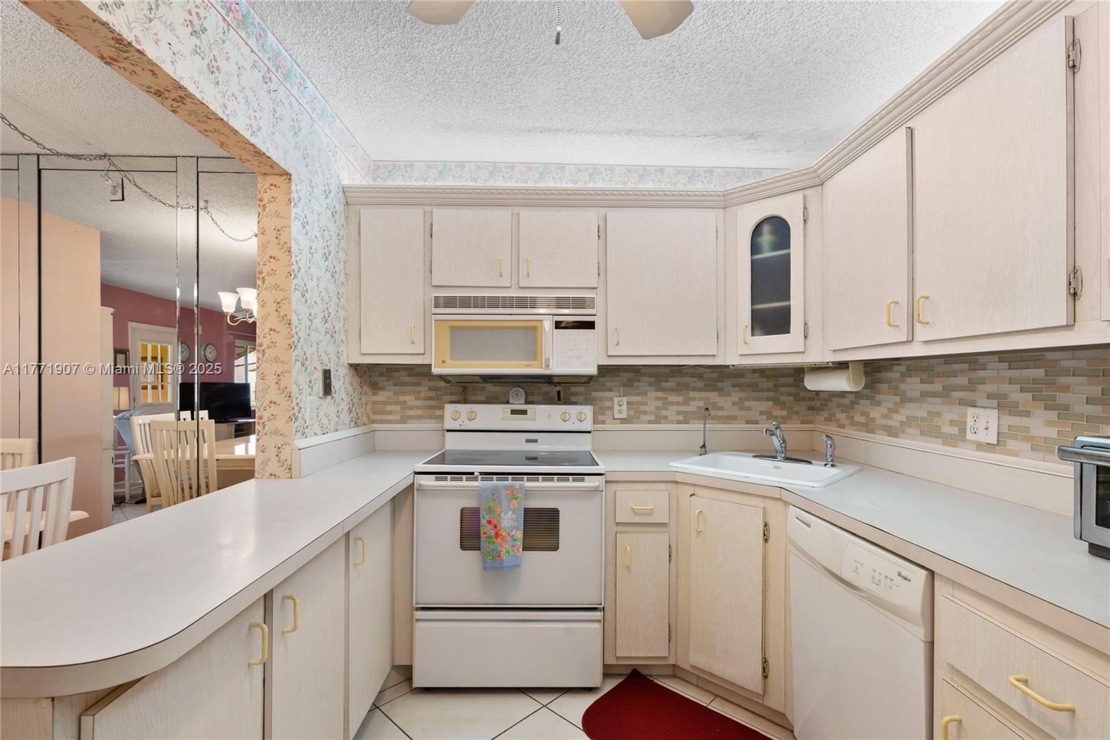 336 Pine Ridge Circle, Unit B1 Greenacres, FL 33463 - Photo 9 of 35