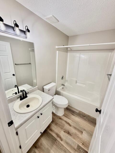 2 Stowe Road Mary Esther, FL 32569 - Photo 21 of 42 Hall full bathroom