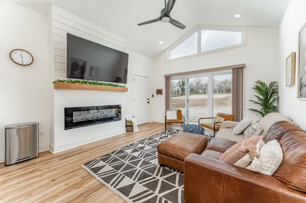 $1,200,000 | 1138 North River Road, Mulvane, KS 67110