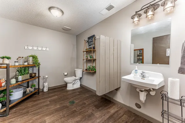 $1,200,000 | 1138 North River Road, Mulvane, KS 67110