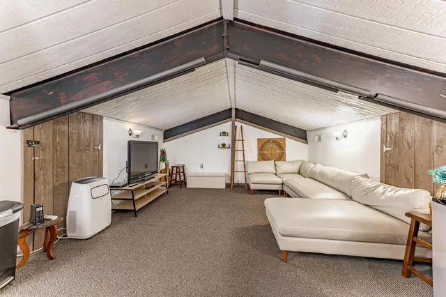 $1,200,000 | 1138 North River Road, Mulvane, KS 67110