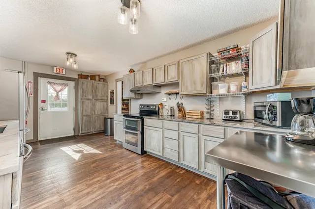 $1,200,000 | 1138 North River Road, Mulvane, KS 67110