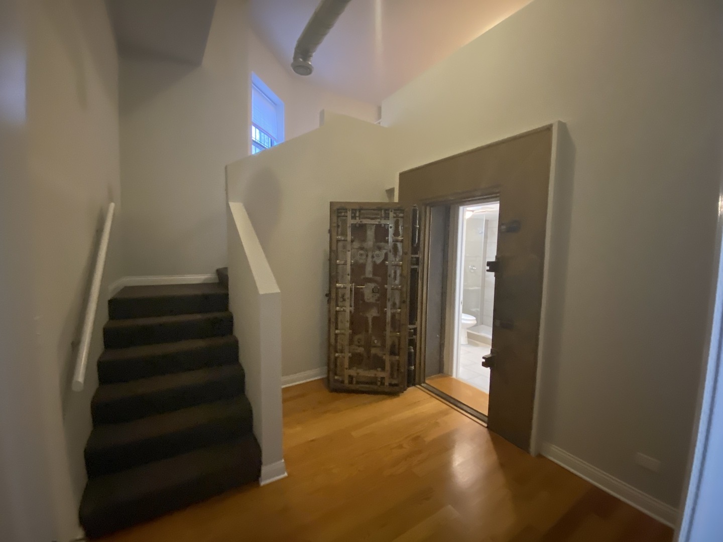 Undisclosed Address Chicago, IL 60613 - Photo 14 of 14 a view of an entryway with staircase